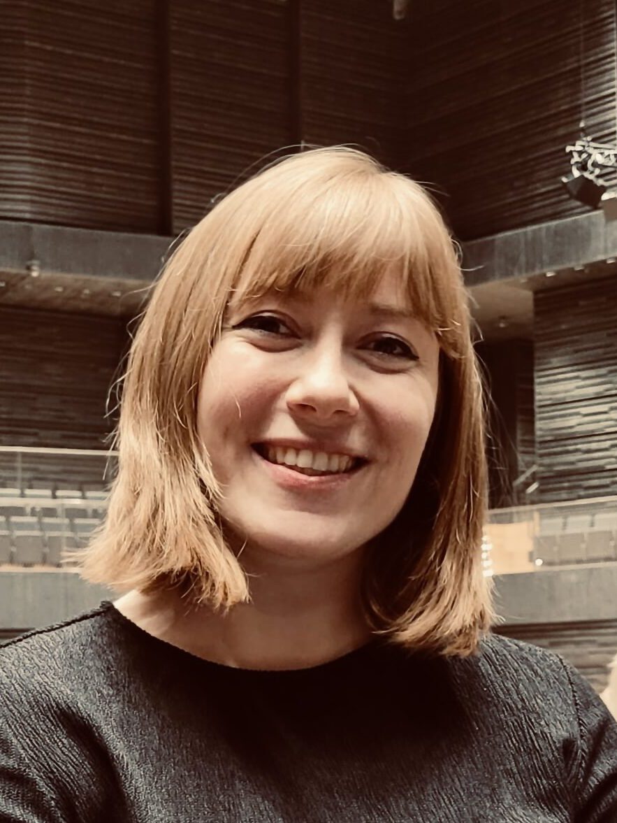 Porträt von Annika Leinauer, freundlich lächelnd.